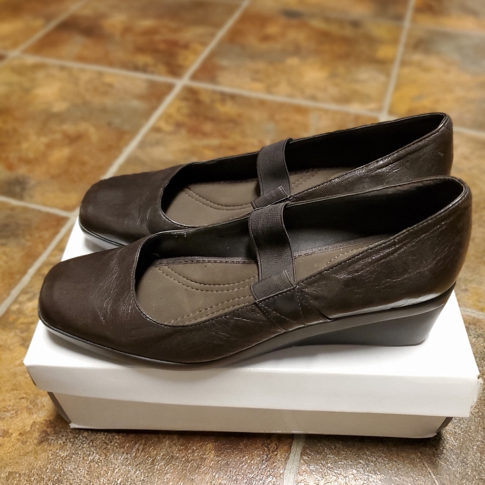 Women brown wedge shoes